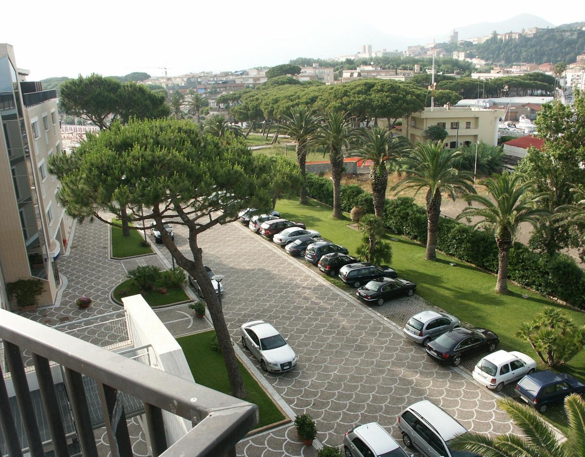 Grand Hotel L'Approdo Terracina Buitenkant foto