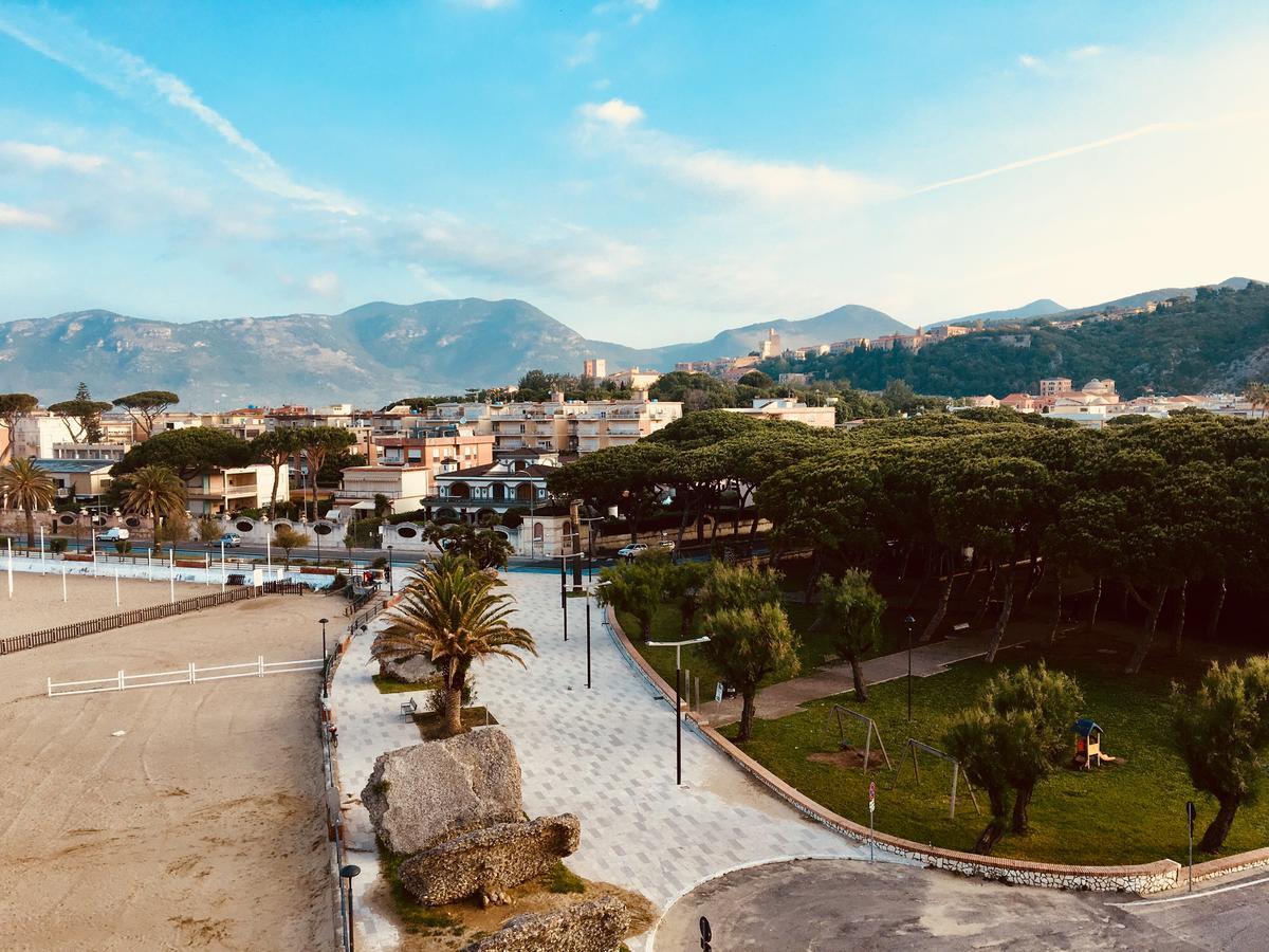 Grand Hotel L'Approdo Terracina Buitenkant foto