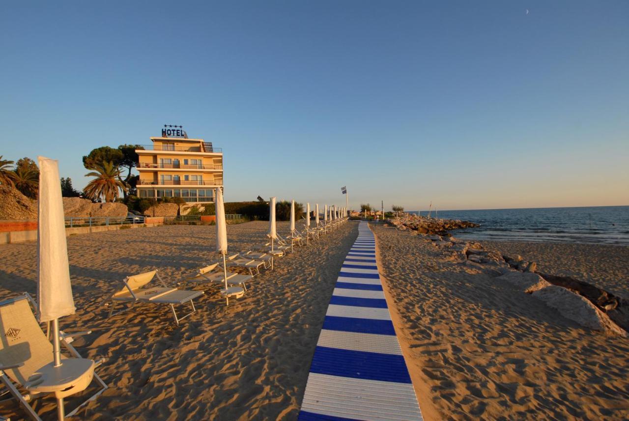 Grand Hotel L'Approdo Terracina Buitenkant foto